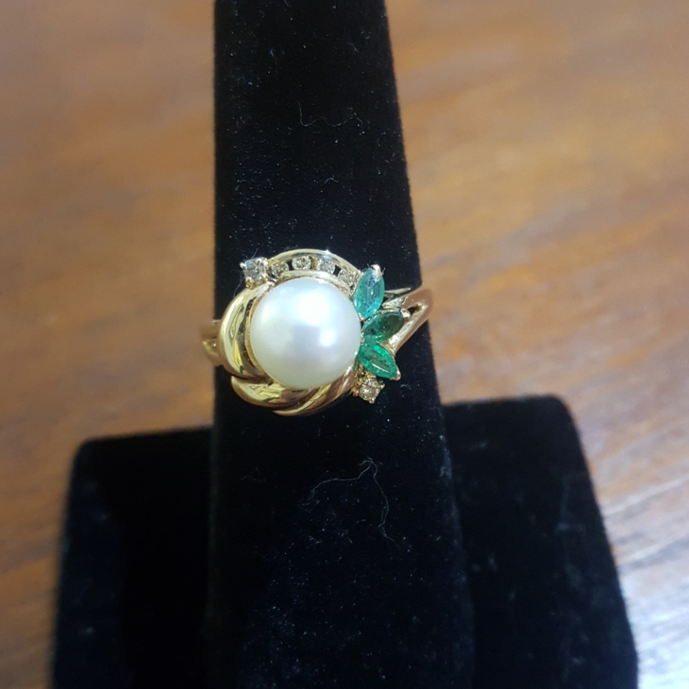 14K Emerald Diamond Pearl Ring